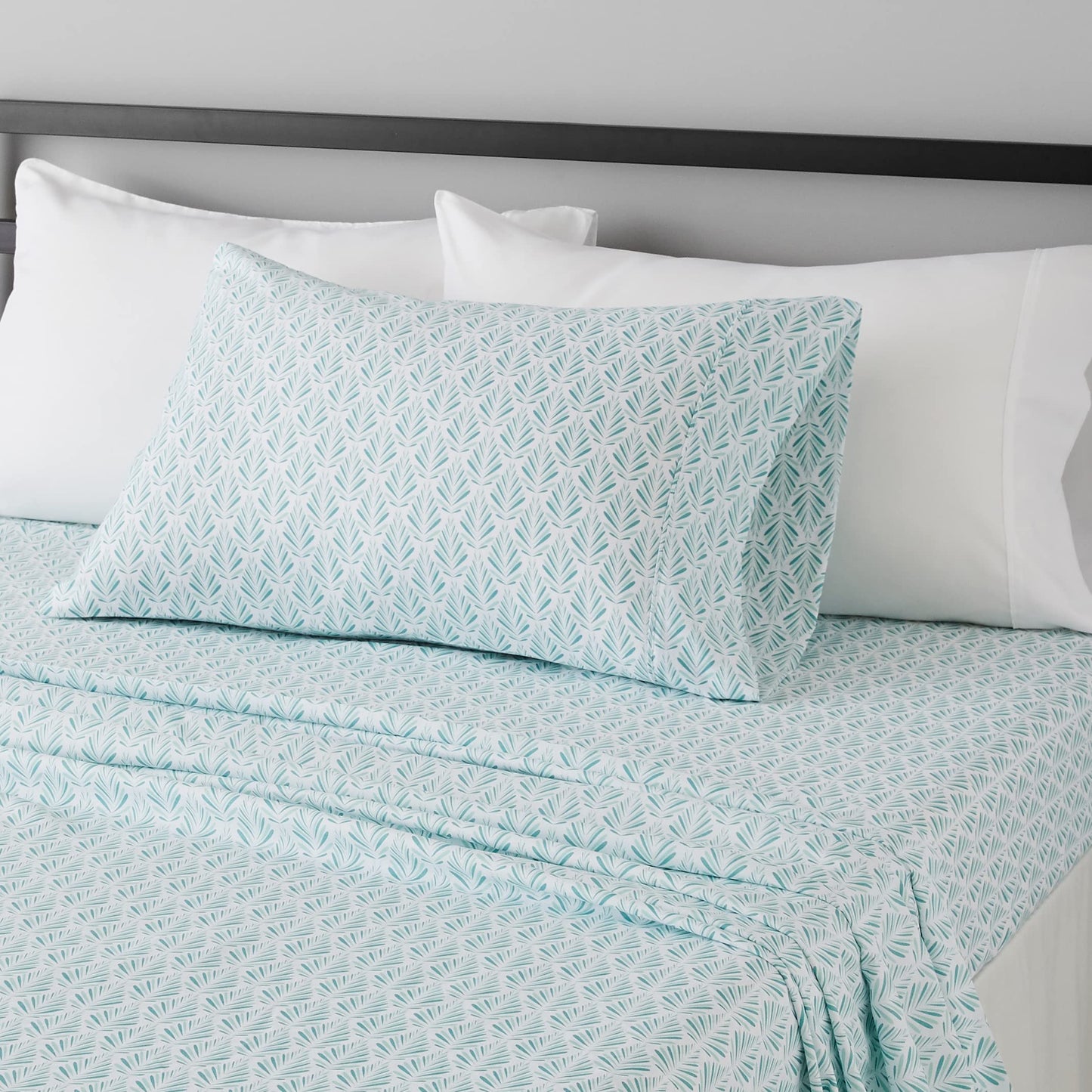 Amazon Basics Lightweight Super Soft, Breathable Easy Care Microfiber 3 Piece Bed Sheet Set with 14-Inch Deep Pockets, Twin, Dark Gray, Solid