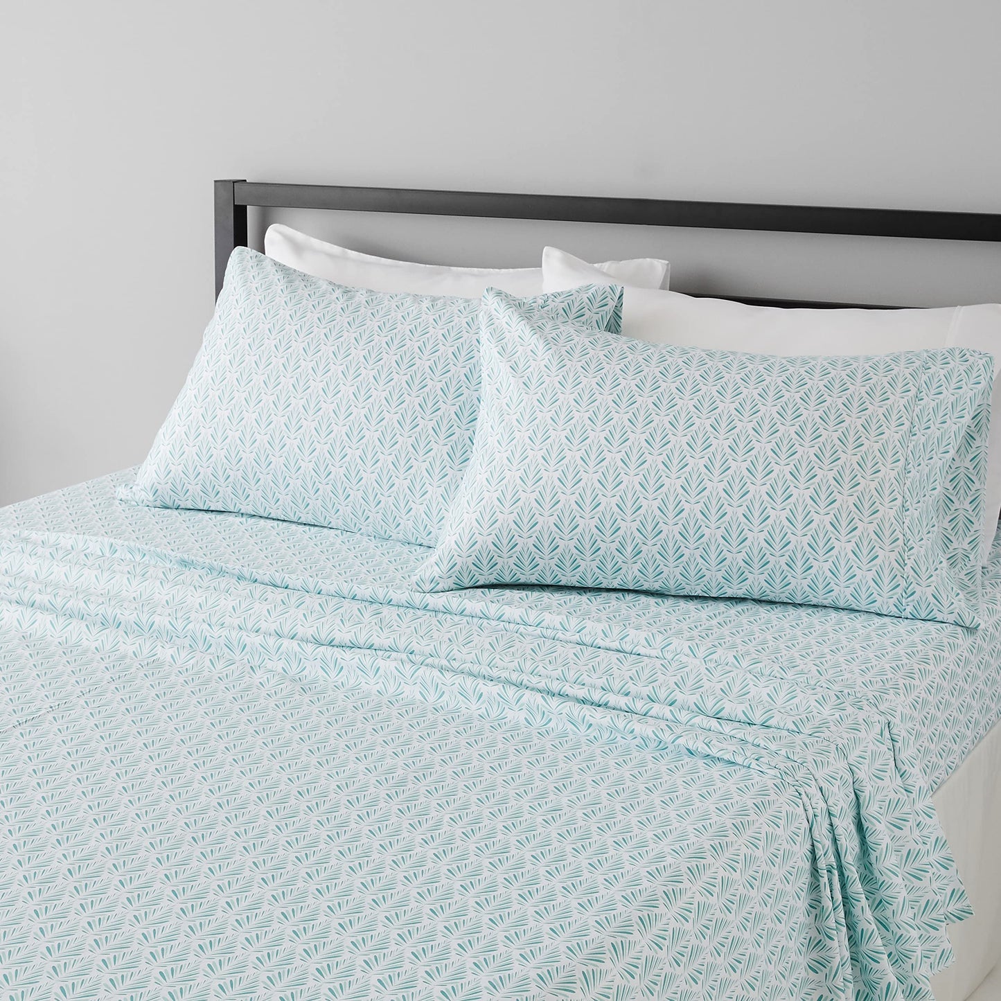 Amazon Basics Lightweight Super Soft, Breathable Easy Care Microfiber 3 Piece Bed Sheet Set with 14-Inch Deep Pockets, Twin, Dark Gray, Solid